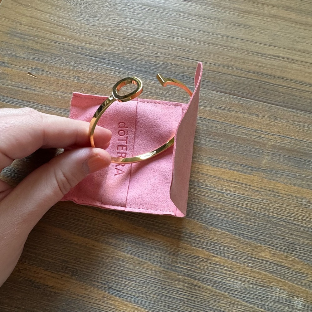 doTERRA Bracelet with original Pink Pouch-bought at convention - Picture 4 of 6